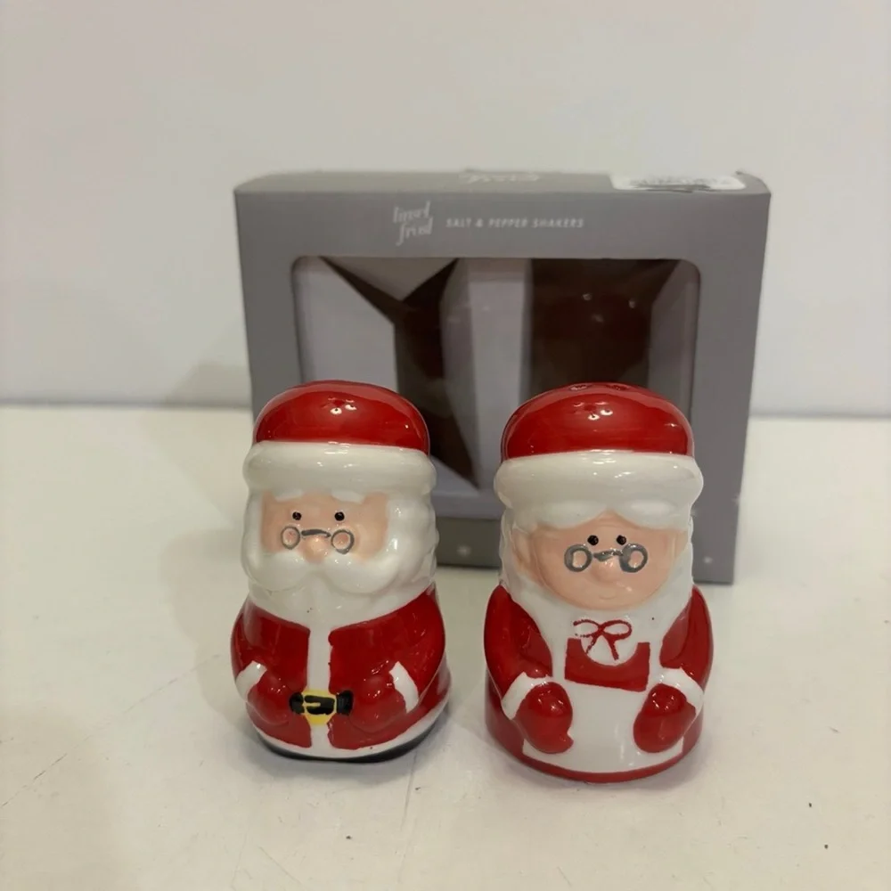 tinsel and frost sand set salt and pepper shakers with box